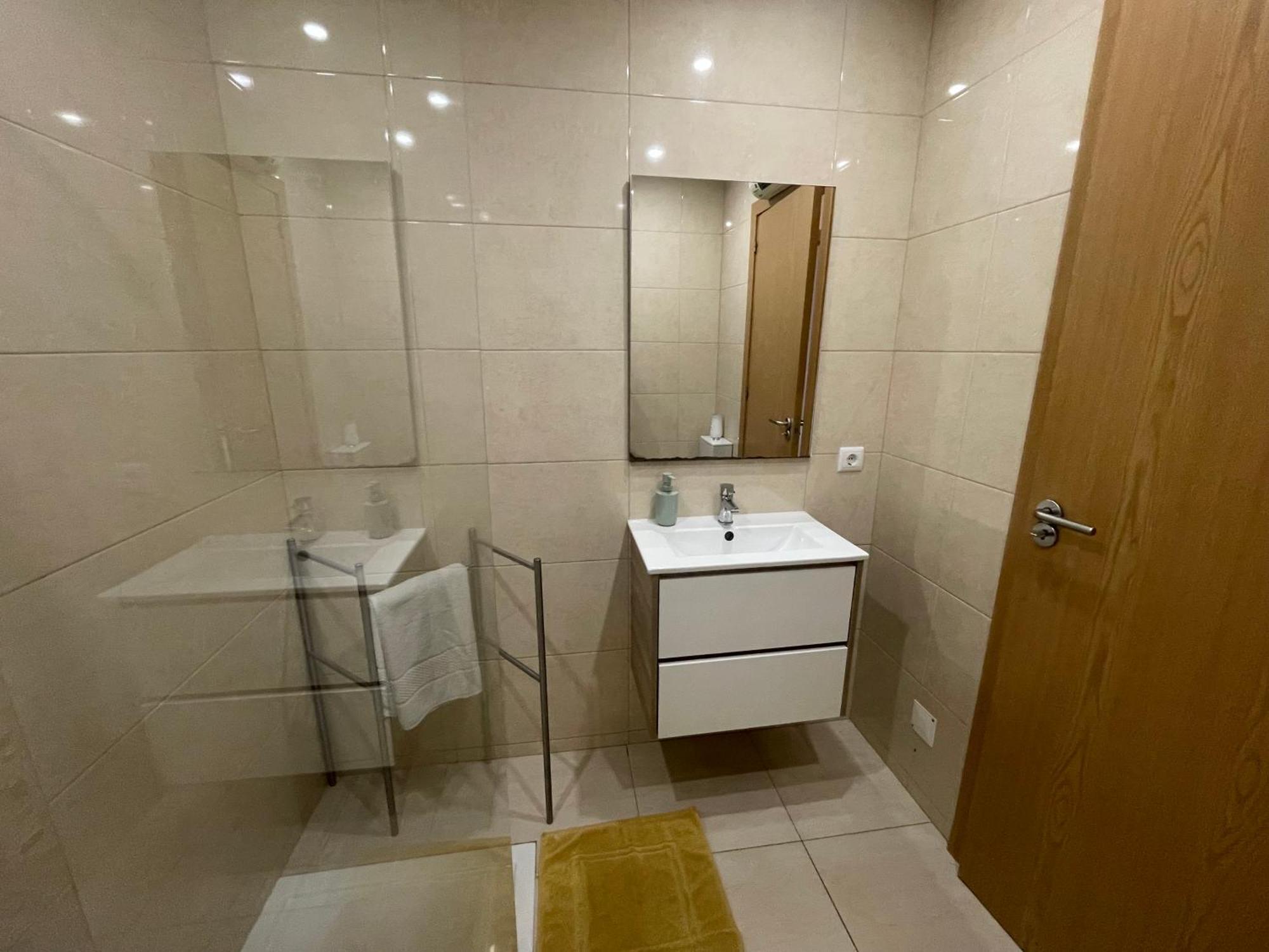 Pretty Flat With Terrace, Air Cond, Free Parking, By Porto With Love Lda ภายนอก รูปภาพ
